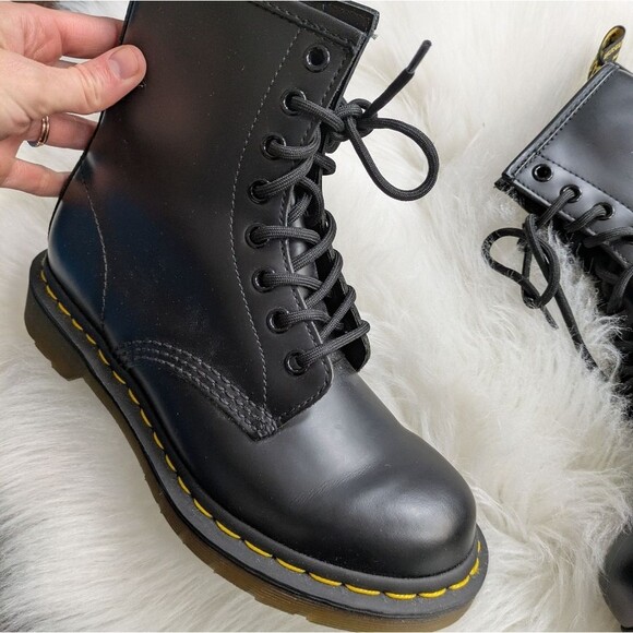 DR. MARTENS 1460 Shiny Smooth Black Leather Womens Boots size 6 - Picture 2 of 14